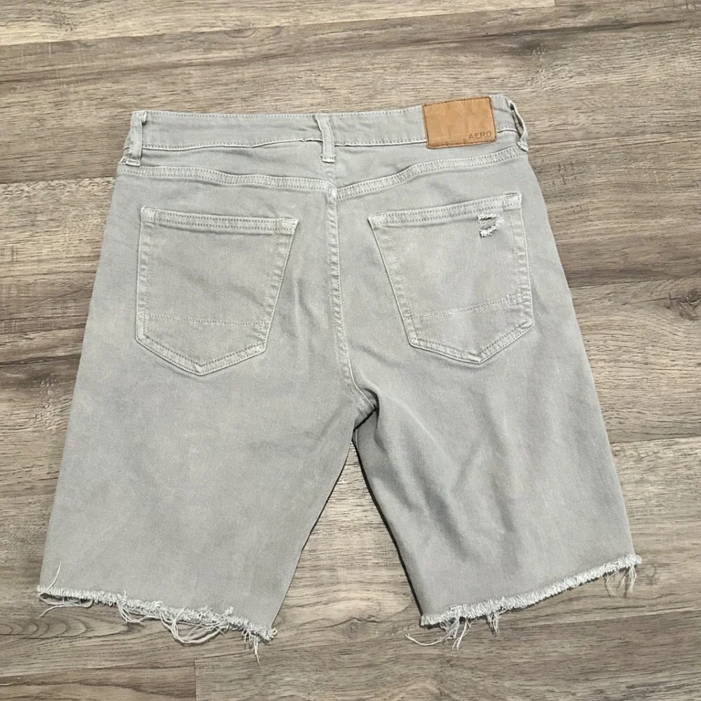 Aeropostale Slim Cutoff Distressed Gray Denim Shorts Mens 29 Raw Hem Distressing